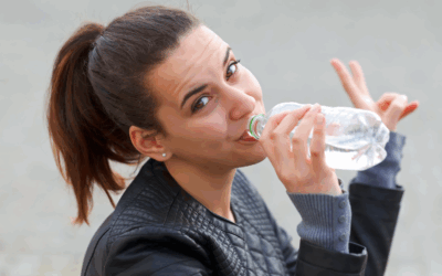 Fatiguée, irritable… et si t’étais juste déshydratée?